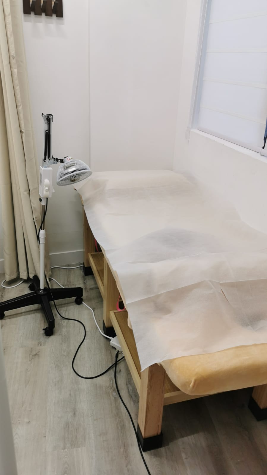 Acupuncture treatment bed and equipment